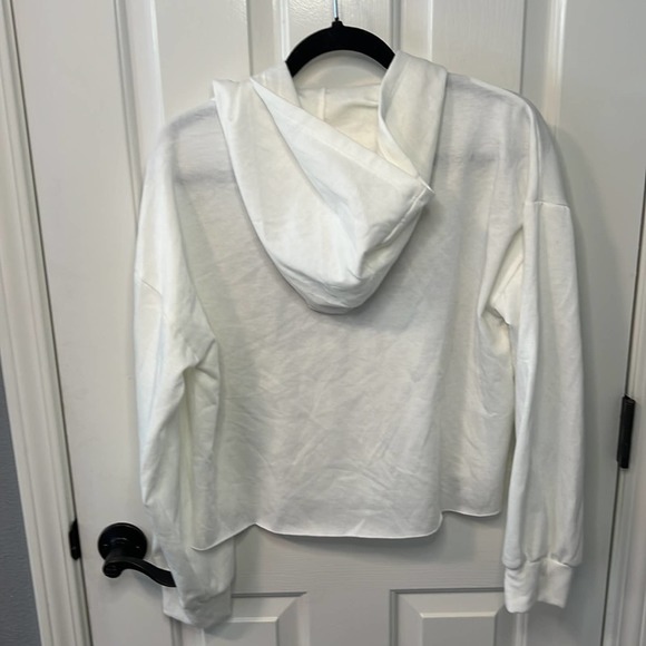 Altar’d State white long sleeve BE KIND pullover t-shirt w/ hood Sizes S,M and L - Picture 5 of 5